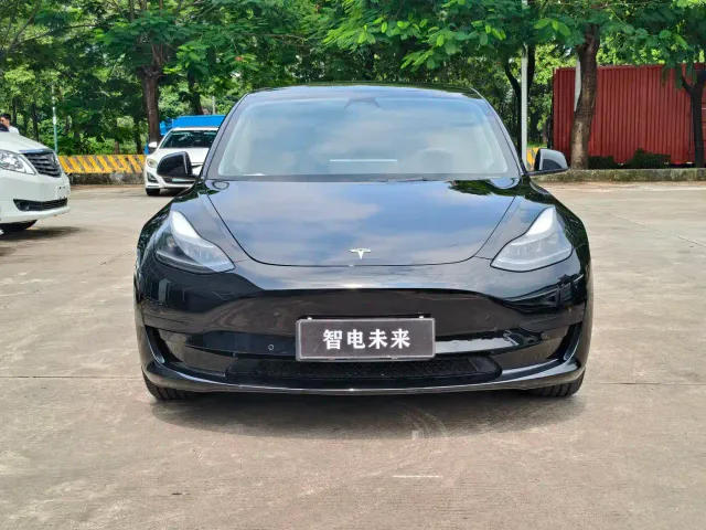 Tesla Model 3 — Фото автомобиля 16