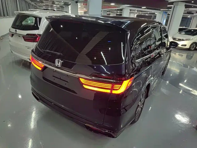 Honda Odyssey — Фото автомобиля 6