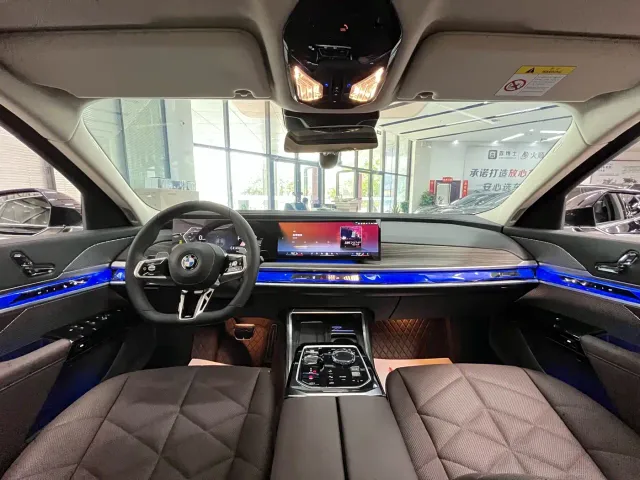 BMW 7 Series — Фото автомобиля 9
