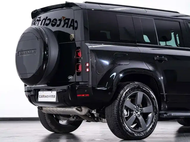 Land Rover Defender — Фото автомобиля 9