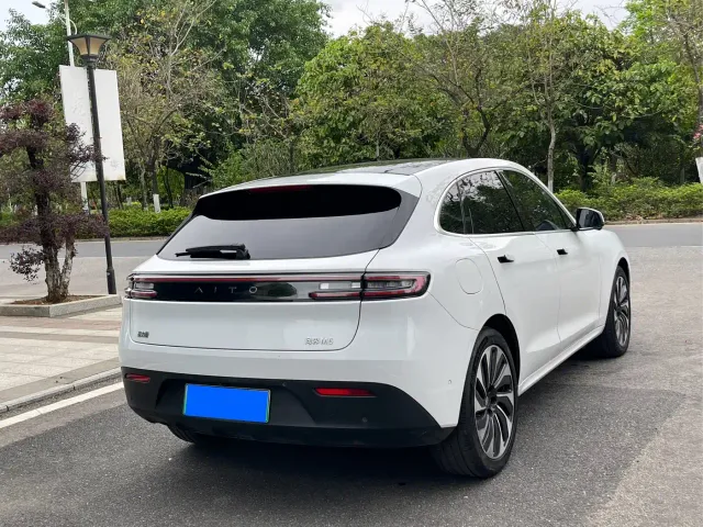 Aito M5 — Фото автомобиля 6