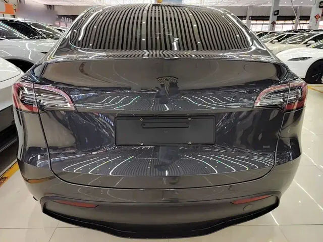 Tesla Model Y — Фото автомобиля 5
