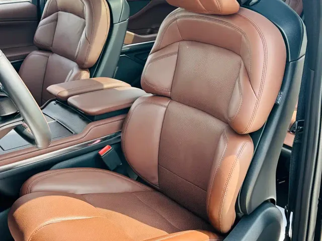 Lincoln Navigator — Фото автомобиля 30