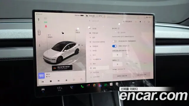 Tesla Model Y — Фото автомобиля 15