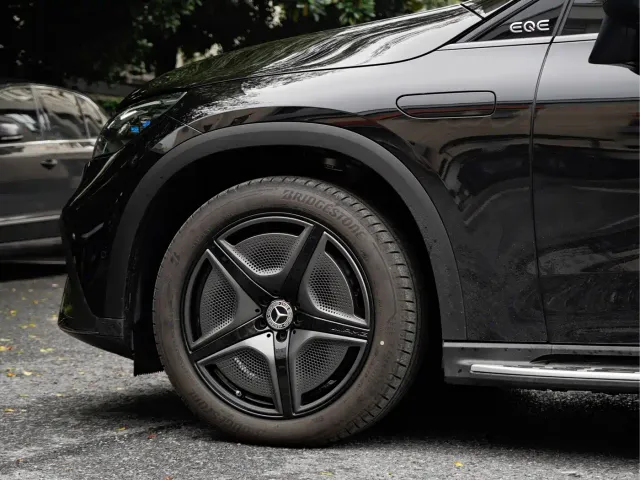 Mercedes-Benz EQE SUV — Фото автомобиля 8
