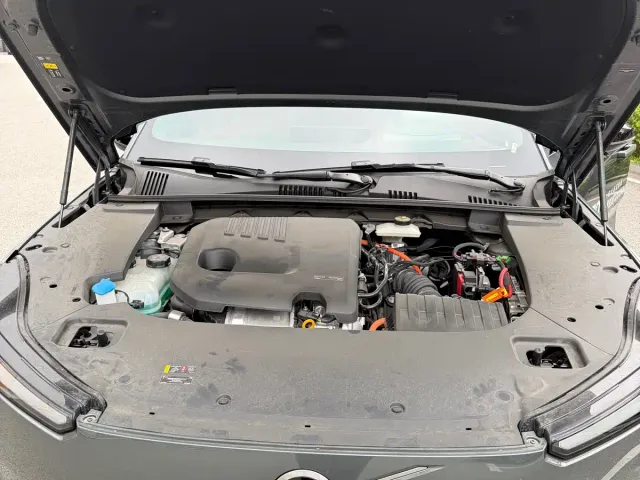 Volvo XC70 Plug-in Hybrid — Фото автомобиля 15