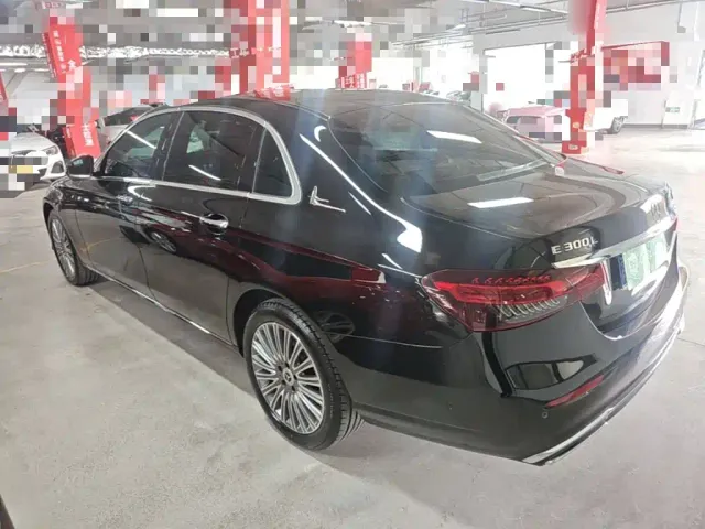 Mercedes-Benz E-Class — Фото автомобиля 4