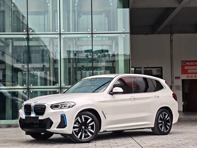 Фотография автомобиля — BMW iX3