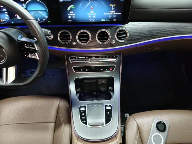 Mercedes-Benz E-Class — Фото автомобиля 12