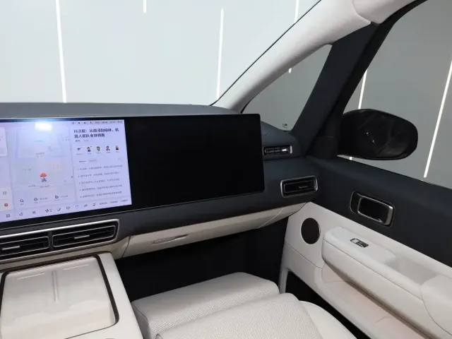 Li Auto MEGA — Фото автомобиля 15