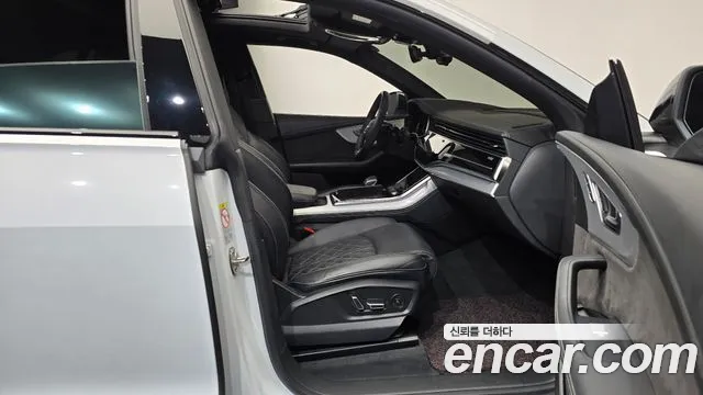 Audi Q8 55 TFSI quattro Premium — Фото автомобиля 22