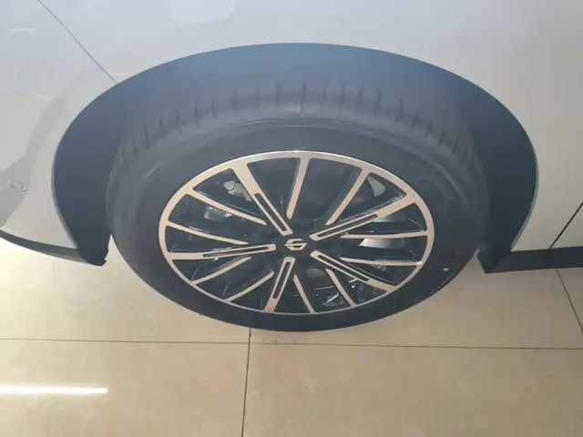 Leapmotor B10 — Фото автомобиля 22