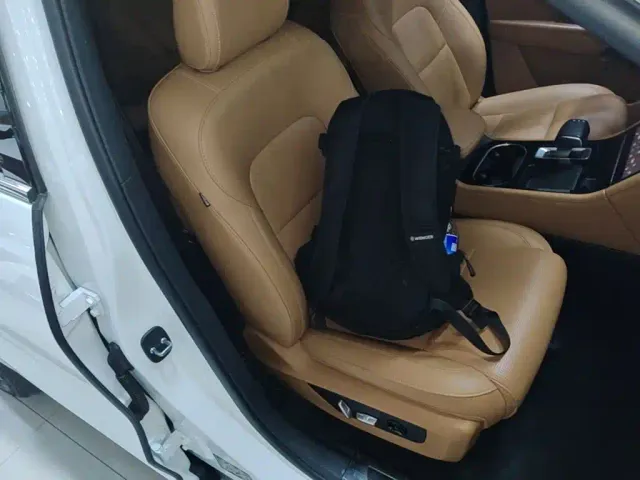 Li Auto ONE — Фото автомобиля 24