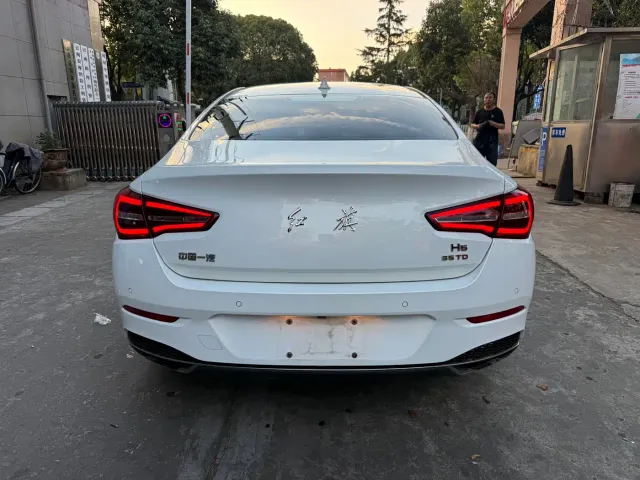 Hongqi H5 — Фото автомобиля 15