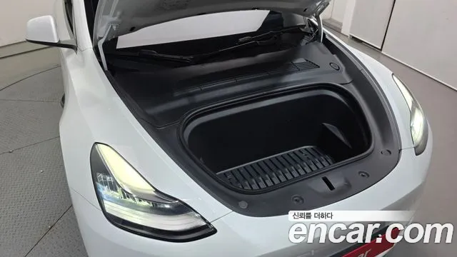 Tesla Model Y — Фото автомобиля 9