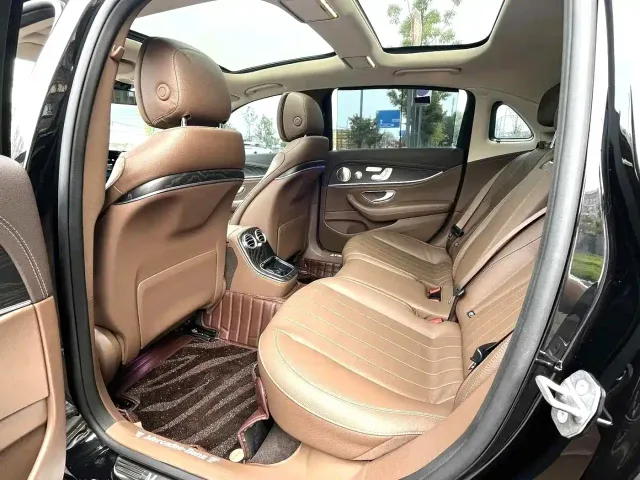 Mercedes-Benz E-Class — Фото автомобиля 6