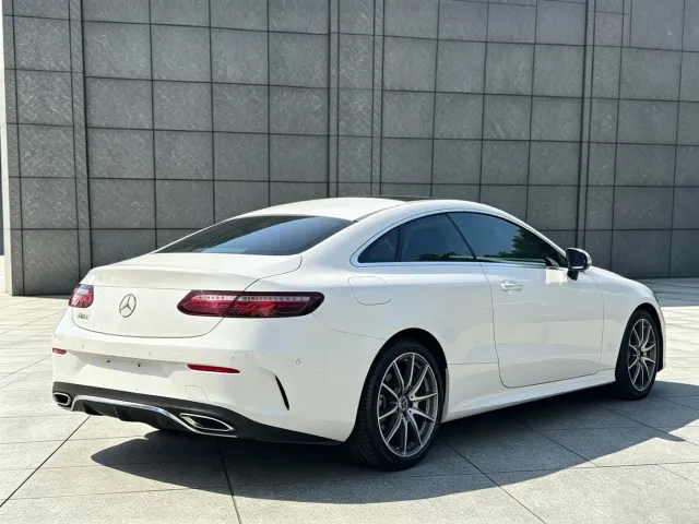 Mercedes-Benz E-Class — Фото автомобиля 17