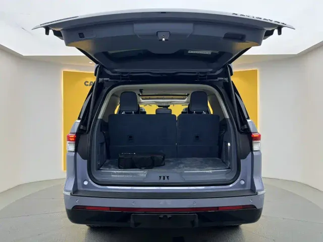Lincoln Navigator — Фото автомобиля 15