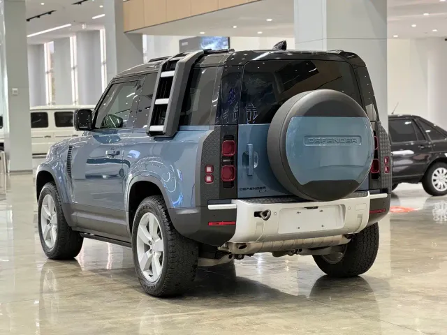 Land Rover Defender — Фото автомобиля 6