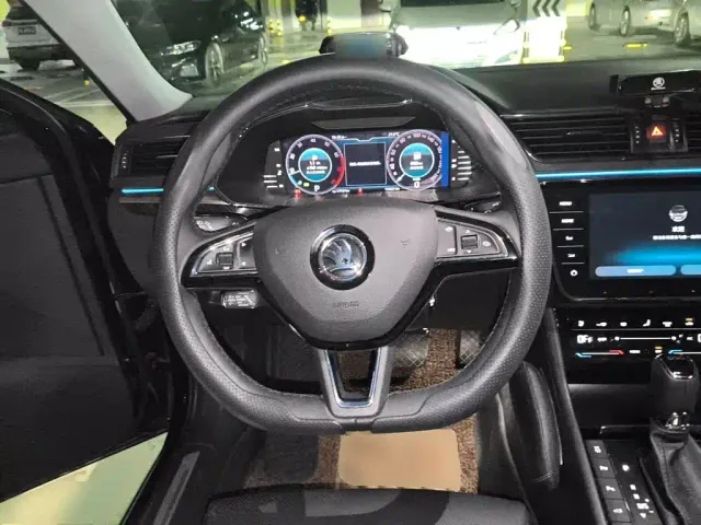 Skoda Superb — Фото автомобиля 11