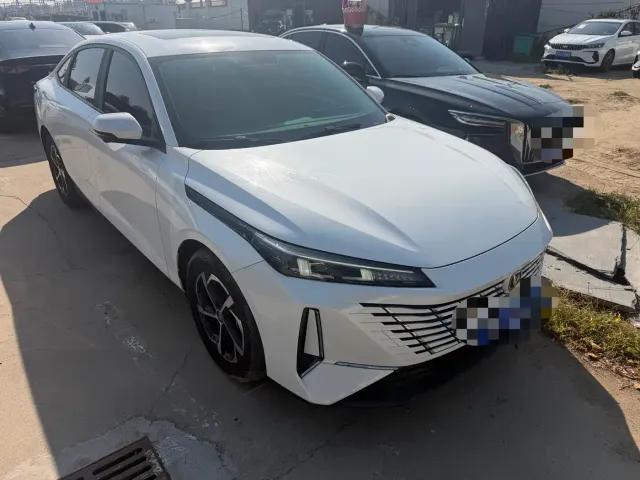 Changan Eado — Фото автомобиля 3