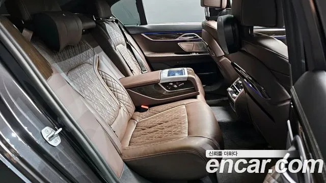 BMW 7-Series — Фото автомобиля 12