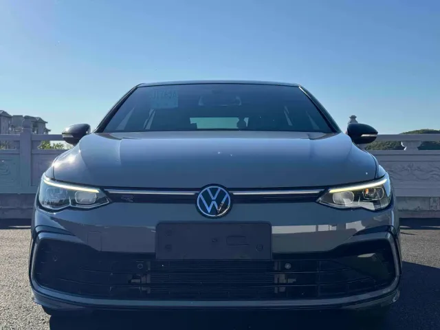 Volkswagen Golf 2023 280TSI DSG R-Line Lite — Фото автомобиля 2