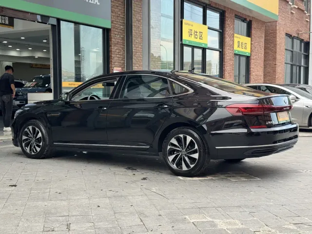 Volkswagen Passat — Фото автомобиля 6