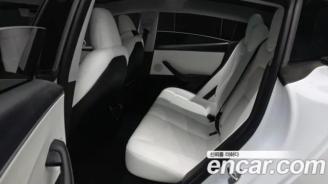 Tesla Model 3 — Фото автомобиля 11