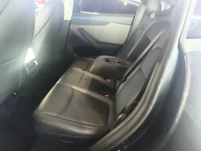 Tesla Model Y — Фото автомобиля 16
