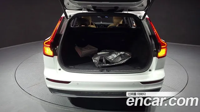 Вольво V60 V60 Cross Country 2 поколение B5 Ultimate AWD — Фото автомобиля 17
