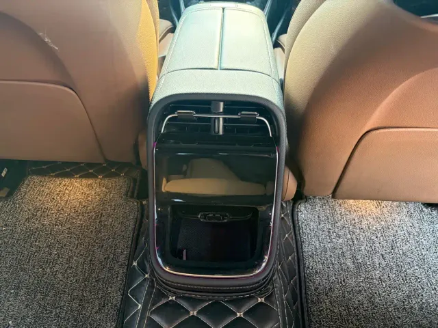 Mercedes-Benz E-Class — Фото автомобиля 23