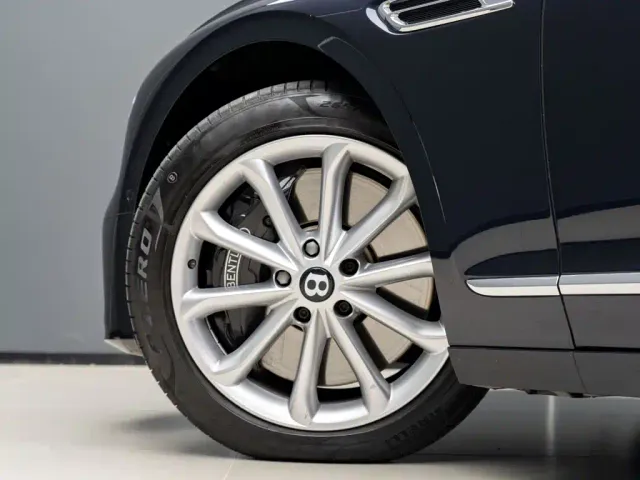 Bentley Flying Spur — Фото автомобиля 6