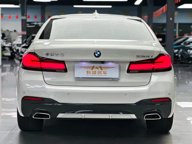 BMW 5 Series — Фото автомобиля 3