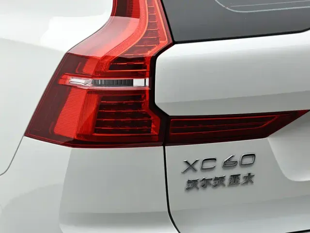 Volvo XC60 — Фото автомобиля 7