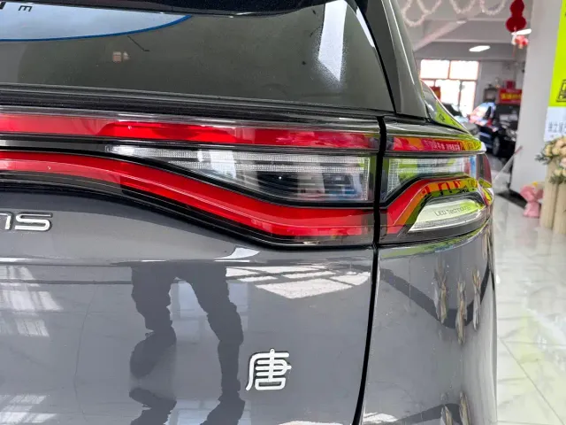 BYD Tang — Фото автомобиля 8