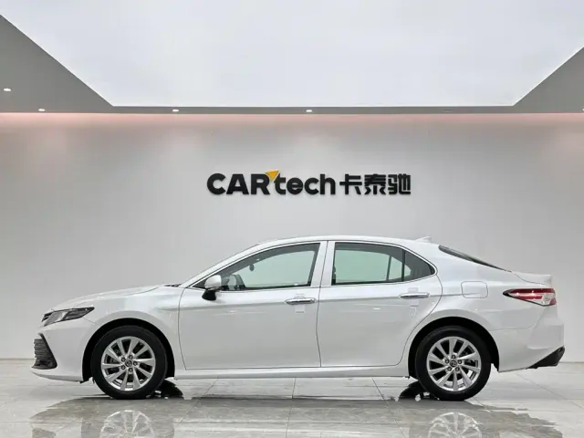 Toyota Camry — Фото автомобиля 2