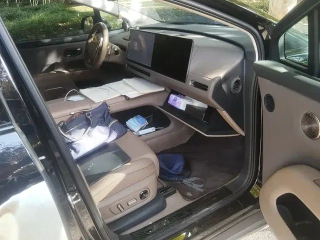 Li Auto i8 — Фото автомобиля 8