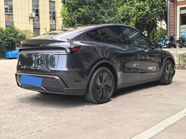 Tesla Model Y — Фото автомобиля 7