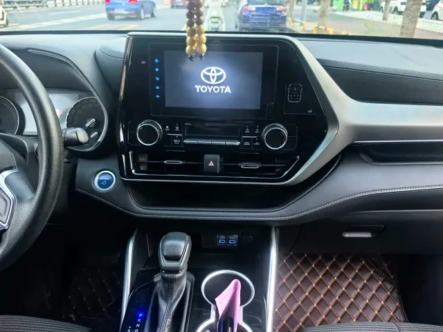 Toyota Highlander — Фото автомобиля 8