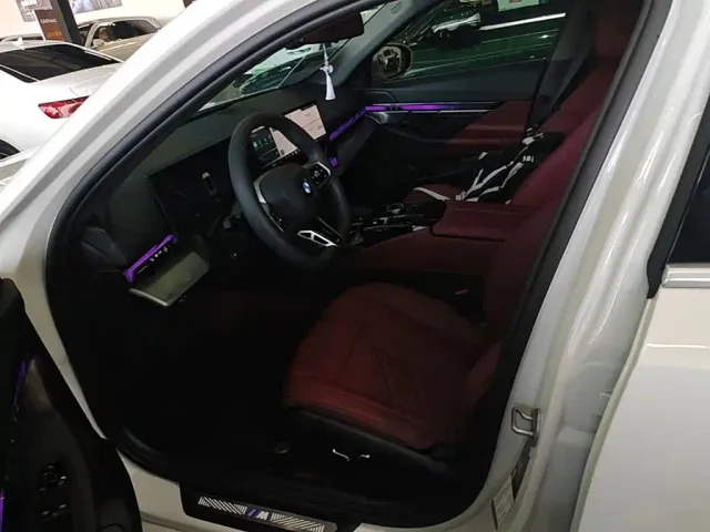 BMW 5 Series — Фото автомобиля 14