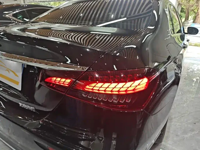Mercedes-Benz E-Class — Фото автомобиля 7