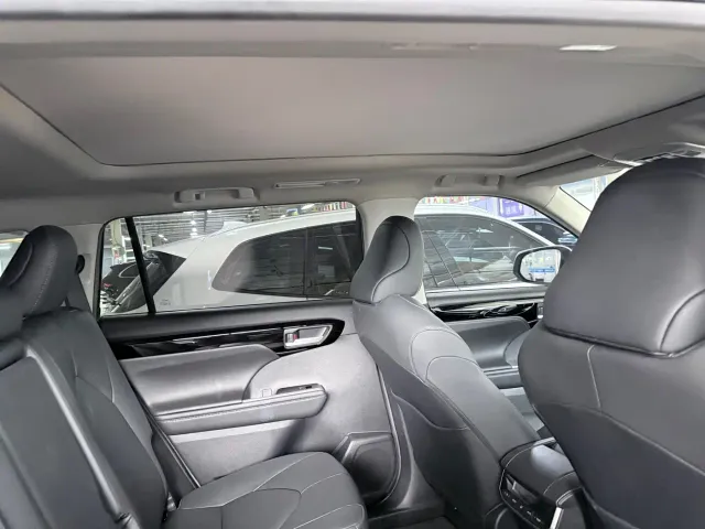 Toyota Highlander — Фото автомобиля 14