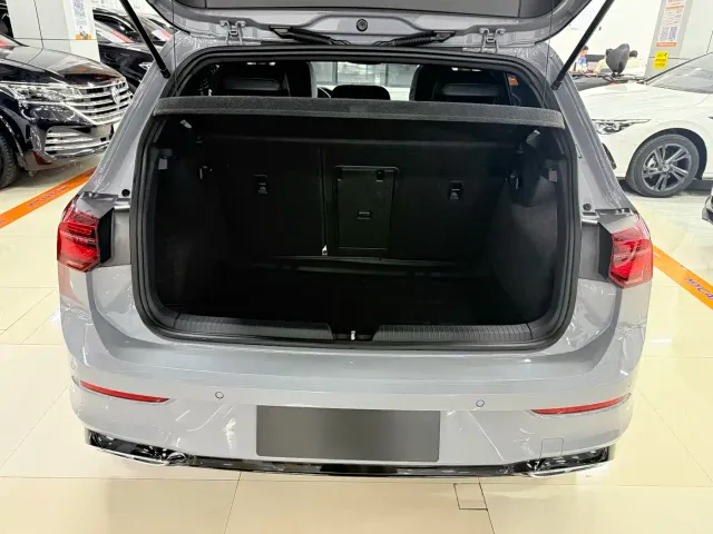 Volkswagen Golf — Фото автомобиля 18