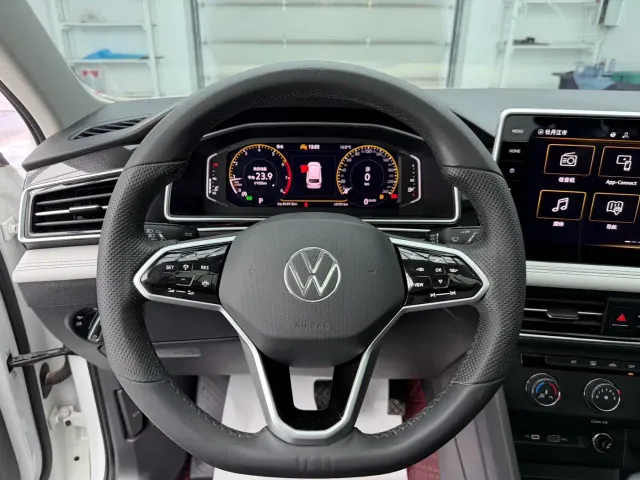 Volkswagen Tiguan L — Фото автомобиля 14