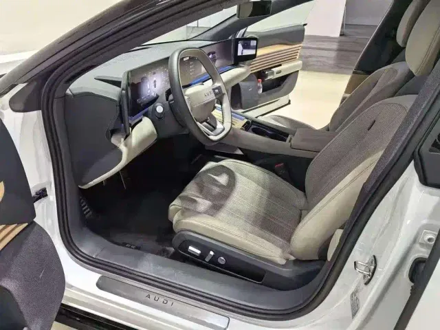 Audi E5 Sportback — Фото автомобиля 14