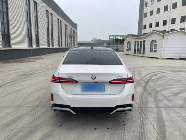 BMW 5 Series — Фото автомобиля 5