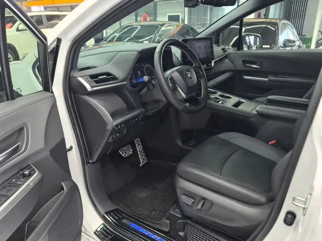 Toyota Sienna — Фото автомобиля 13