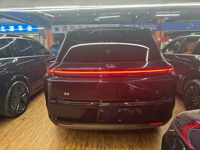Li Auto L8 — Фото автомобиля 6