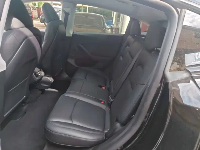 Tesla Model Y — Фото автомобиля 16